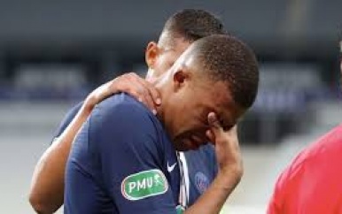MBAPPE STAAT DRIE WEKEN AAN DE KANT EN MIST CL-DEUL MET ATALANTA