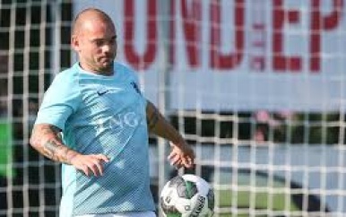 Sneijder tóch op eerste training DHSC: ‘Maar hij weet nog niet wat hij wil’
