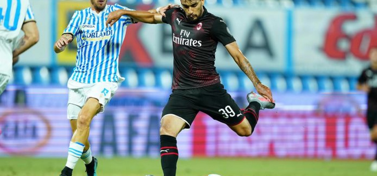 MILAN IN BLESSURETIJD NAAST TIEN MAN VAN LAAGVLIEGER SPAL