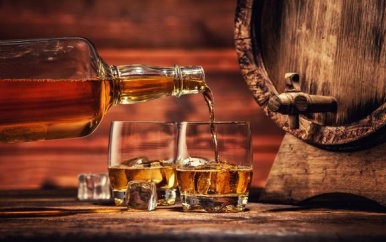 Johnnie Walker laat zich vanaf 2021 schenken uit papieren flessen