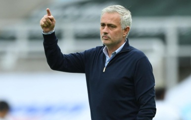 Mourinho geïrriteerd na vragen over reserverol Bergwijn: ‘Is een teamspeler’
