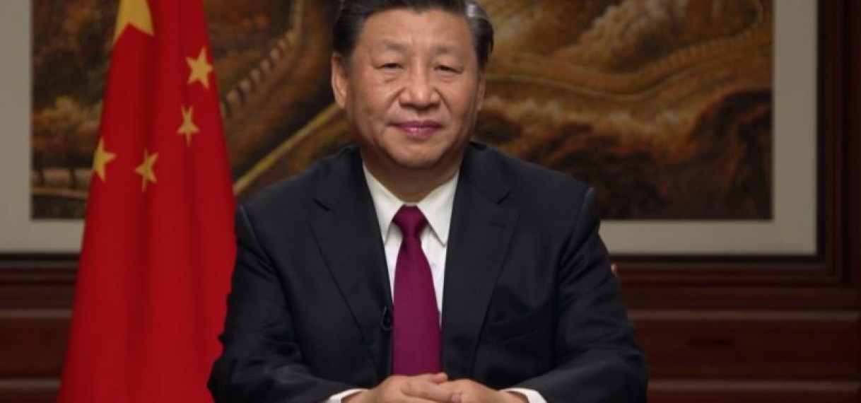 President Xi Jinping feliciteert president Santokhi met nieuw ambt