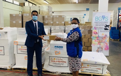 PAHO en Direct Relief voorzien Suriname van essentiële COVID-19-benodigdheden
