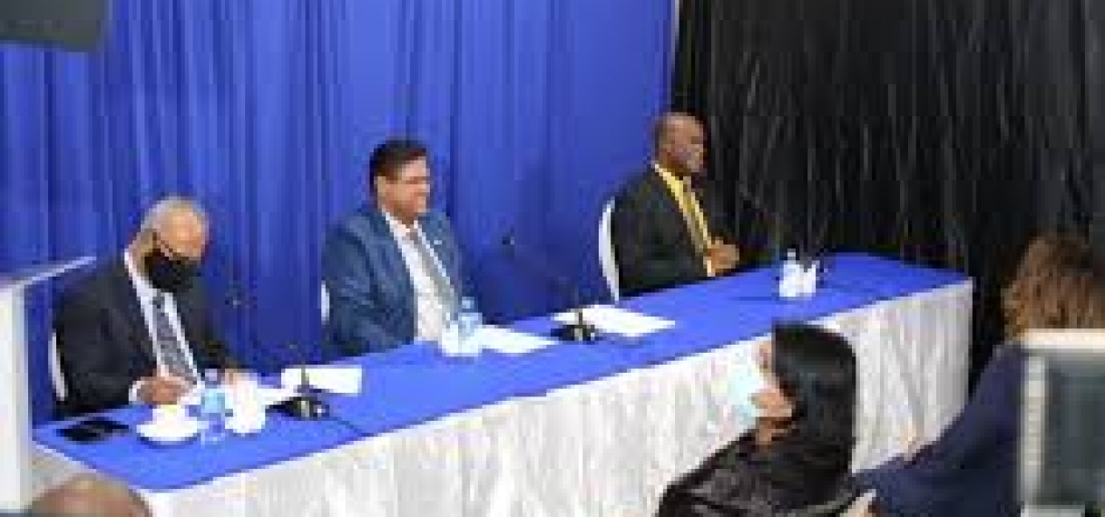 President Santokhi spreekt ambassadepersoneel en Surinaamse ondernemers in Guyana