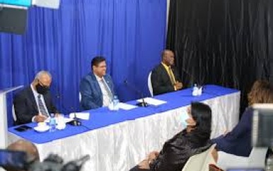 President Santokhi spreekt ambassadepersoneel en Surinaamse ondernemers in Guyana