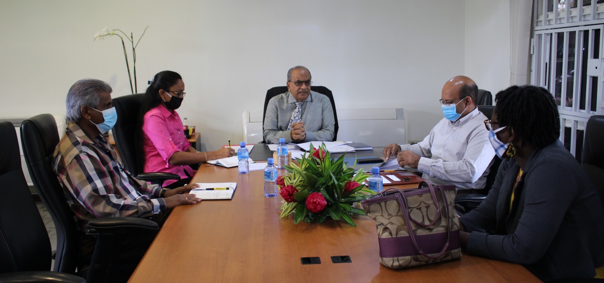 Minister Prahlad Sewdien installeert bestuur Stichting Experimentele Landbouw
