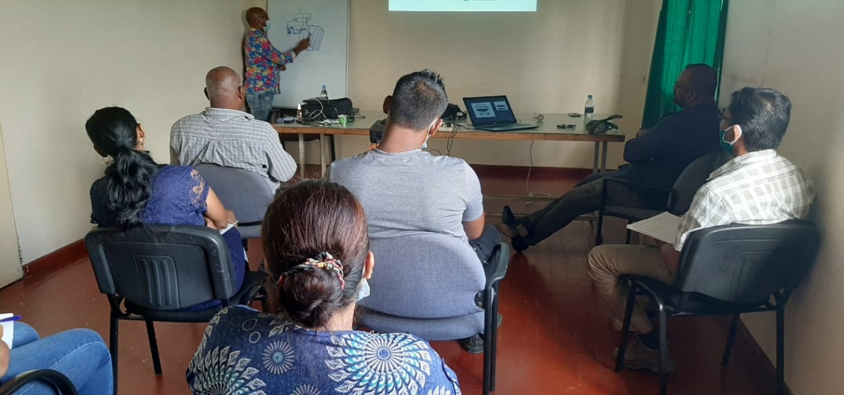Personeel van LVV Regio West getraind door Hydro Gro Suriname