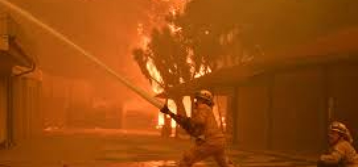 Grote natuurbranden teisteren Californië, tienduizenden evacuaties