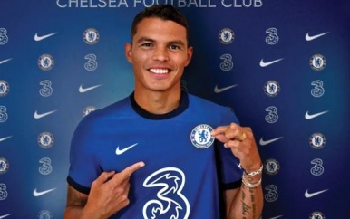 Chelsea legt transfervrije Thiago Silva (35) voor één seizoen vast