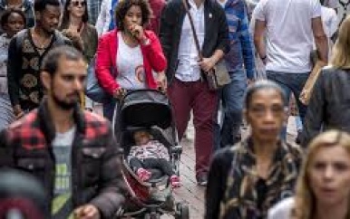 PERSONEN TUSSEN 20 EN 60 VORMEN GROOTSTE GROEP POSITIEVEN