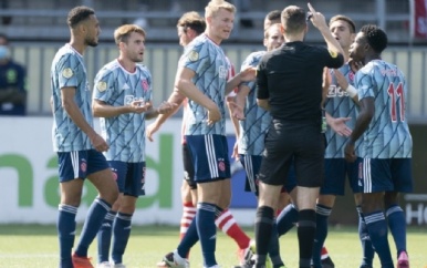 Ajax komt op Het Kasteel binnen halfuur met tien man te staan