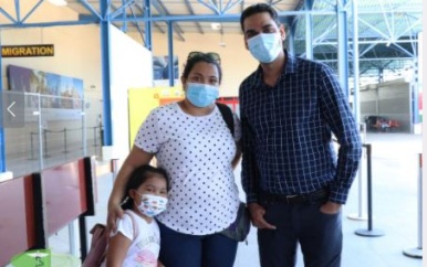 Minister Ramadhin wenst Jaleyah Jubithana beterschap toe