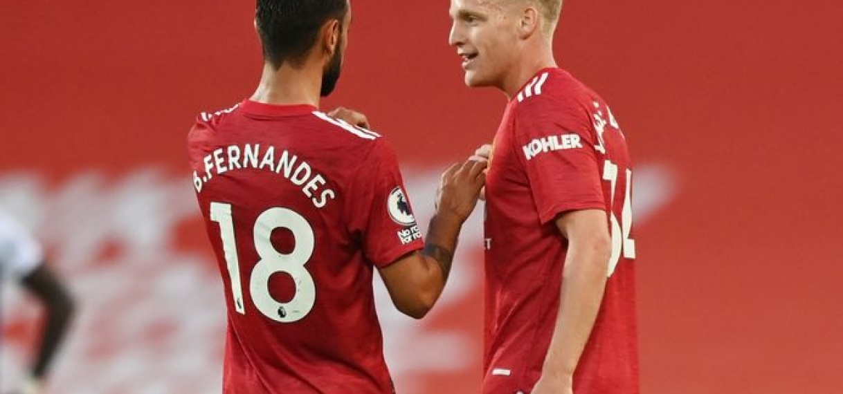 ‘Slimme’ Van de Beek enig lichtpunt bij droevig ManUnited