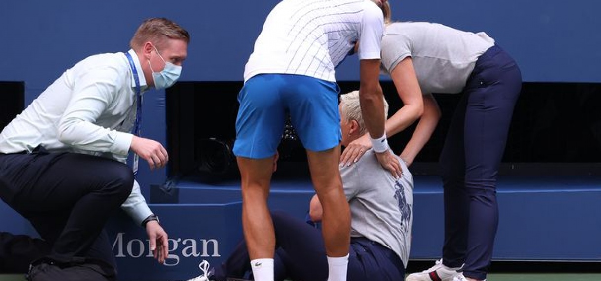 Djokovic gediskwalificeerd op US Open na wangedrag.
