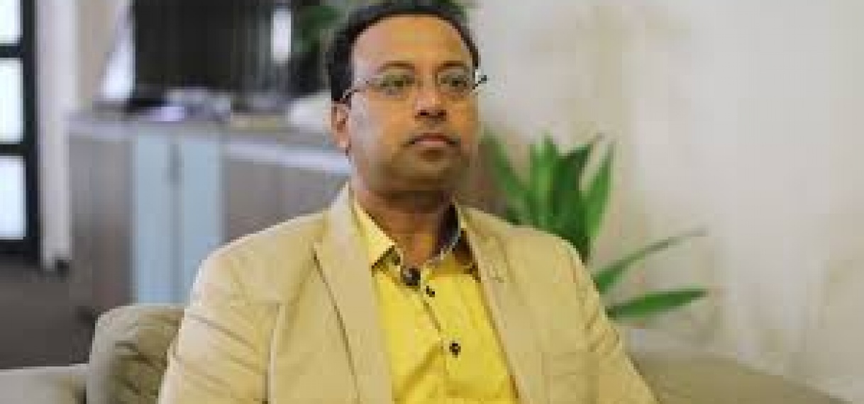 MINISTER NURMOHAMED MAAKT KENNIS MET BESTUUR PLANTAGE HANOVER EN MAWAKABO