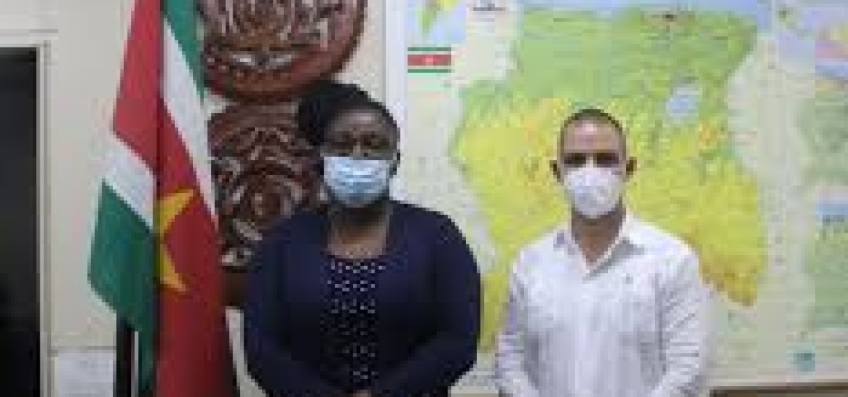 CUBAANSE AMBASSADEUR  BEZOEKT ROS MINISTER