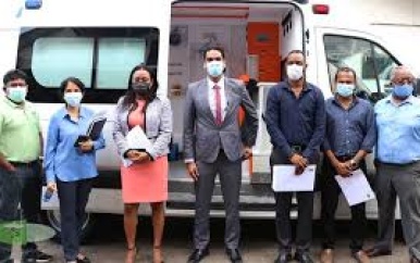 Acht splinternieuwe ambulances overgedragen aan zorginstellingen
