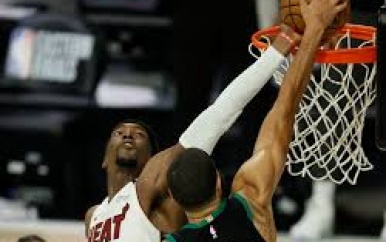 Miami Heat start finale met nipte zege, Nuggets verrassen Clippers en halen finale