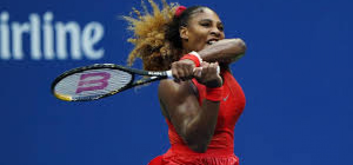 Serena Williams zet eerste stap naar 24e Grand Slam, Clijsters nipt onderuit