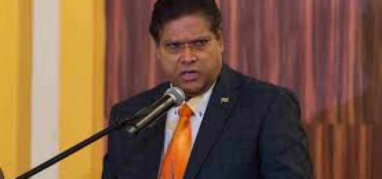 President Santokhi belicht vensters bezuinigingsmaatregelen