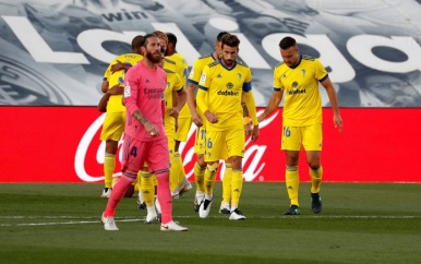 Blamage koploper Real Madrid tegen Cadiz.
