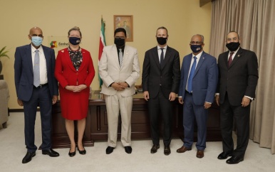 Amerikaanse topdelegatie op bezoek bij president Santokhi