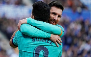 Suárez denkt dat Messi overtuigd kan worden ook volgend seizoen bij Barça te blijven.