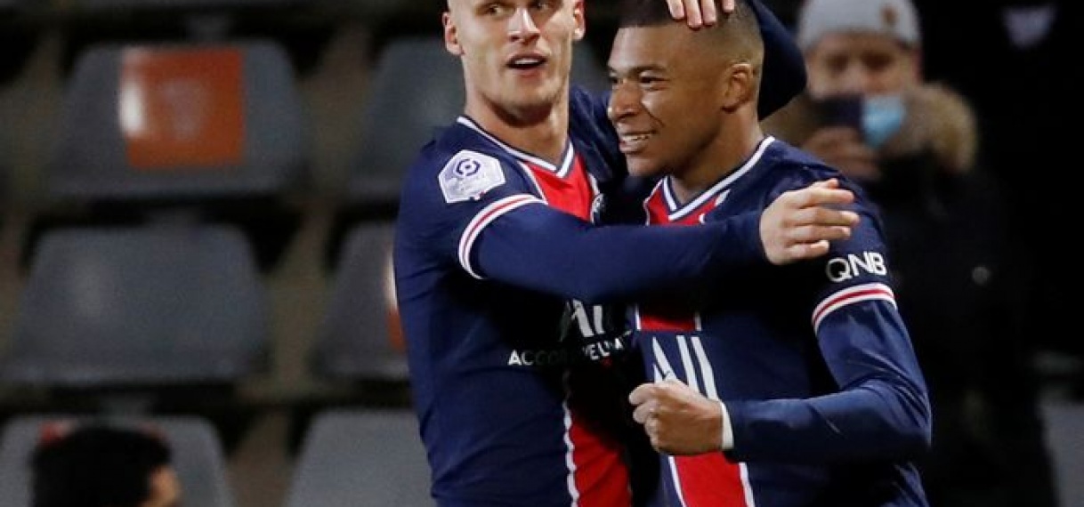 Mbappé twee dagen na winnende goal in Kroatië ook belangrijk in Nîmes.
