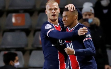 Mbappé twee dagen na winnende goal in Kroatië ook belangrijk in Nîmes.
