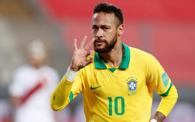 Neymar maakt hattrick voor Brazilië en passeert Ronaldo op topscorerslijst