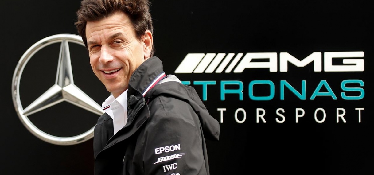 Teambaas Wolff vindt Verstappen geen optie naast Hamilton bij Mercedes