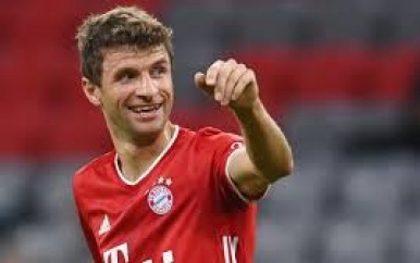 Franz Beckenbauer heeft vrijdag opgeroepen tot een rentree van Thomas Müller in het Duitse elftal. ‘