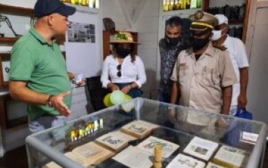First Lady opent museum op plantage Bakkie