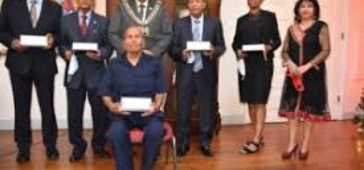 President Santokhi decoreert trotse Surinamers