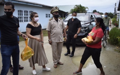 First lady bezoekt Mariënburg, kinderhuis Leliëndaal en Huize Simba