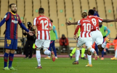 Barcelona grijpt naast Super Cup; rood voor Lionel Messi