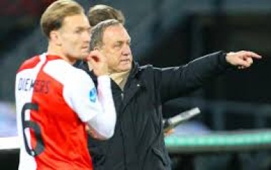 Feyenoord in ‘Ajax-variant’ tegen AZ, Stengs fit genoeg om te spelen