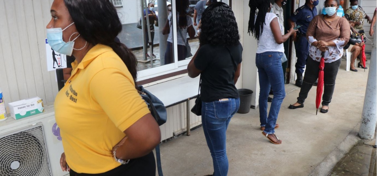Uitbetaling verkiezingspersoneel Paramaribo-Noordoost verloopt vlot