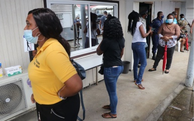 Uitbetaling verkiezingspersoneel Paramaribo-Noordoost verloopt vlot