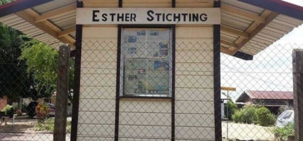 extra liefde voor  Senioren burgers Esther stichting