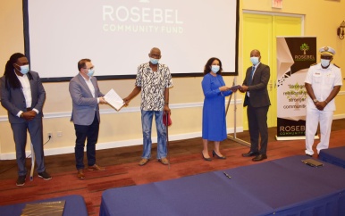 Rosebel Community Fund financiert watervoorzienings- en elektriciteitsprojecten