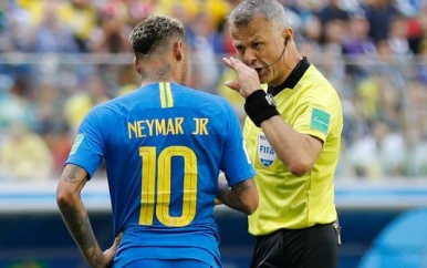 Neymar kraakt Kuipers vanuit huis: ‘Haha, wat een grap!’
