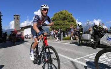 Mollema wint eerste etappe Tour des Alpes na lange sprint bergop