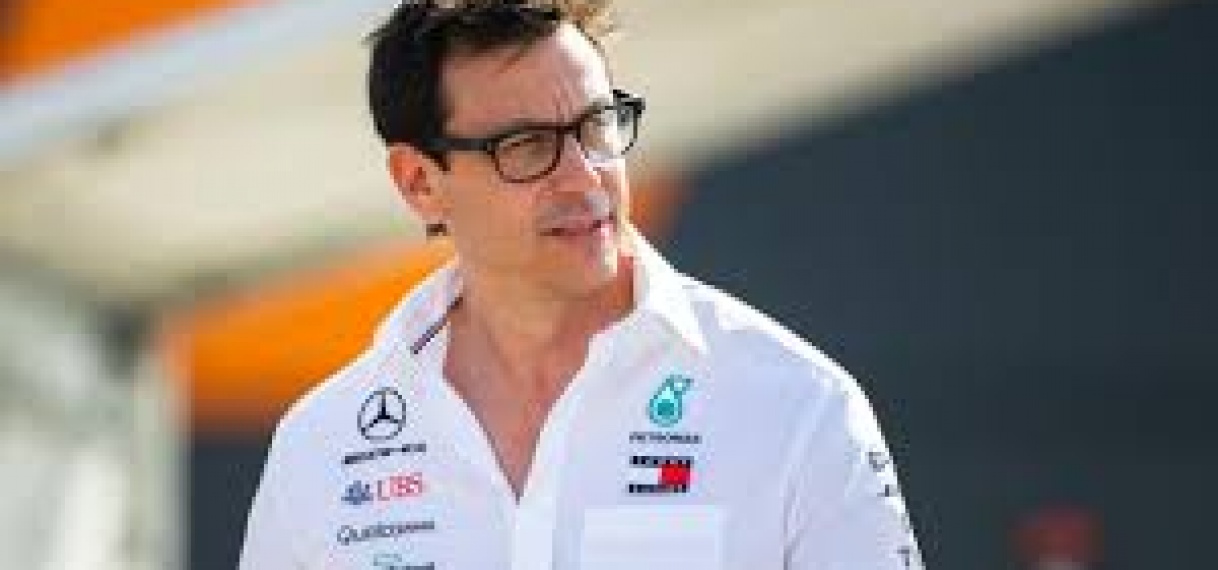 Mercedes-teambaas Wolff ziet Red Bull als favoriet voor komend F1-seizoen