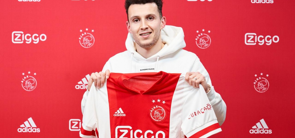 Idrissi dacht bij Sevilla te blijven: ‘Aanbod van Ajax sla je niet zo snel af’