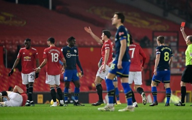Recordzege Manchester United na bizar snel rood voor Southampton-speler