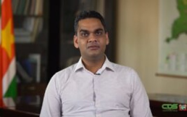 Minister Ramadhin kondigt start COVID-19 vaccinatiecampagne aan