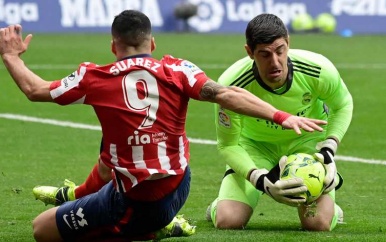 Koeman lachende derde na gelijkspel in Madrileense derby.