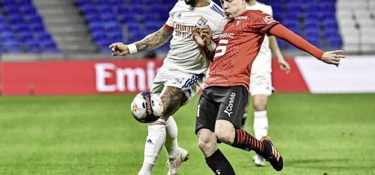 Lille, Olympique Lyon en PSG maken geen fouten, assist Memphis Depay.