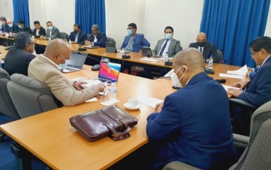 President Santokhi discussieert met banken over financiële sector